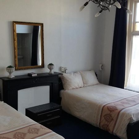 All-In Hotel Ден Бош Екстериор снимка